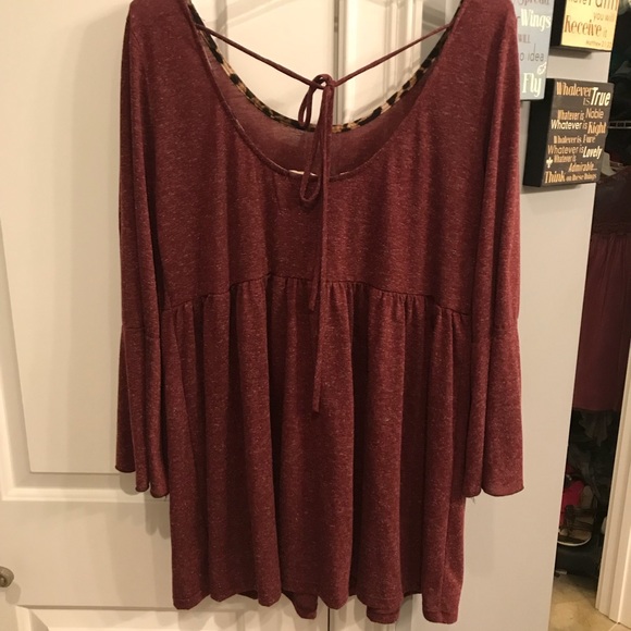 Burgundy top with bell sleeves - Picture 3 of 5
